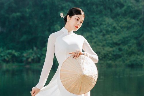 Lily Chen choáng ngợp trước cảnh sắc của Tràng An
