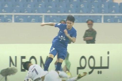 Cầu thủ đá vào mặt Xuân Mạnh bị CĐV Trung Quốc 'ném đá', đòi đuổi khỏi ĐTQG