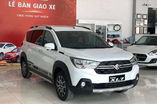 Xe 7 chỗ siêu tiết kiệm xăng Suzuki XL7 giảm giá 60 triệu đồng