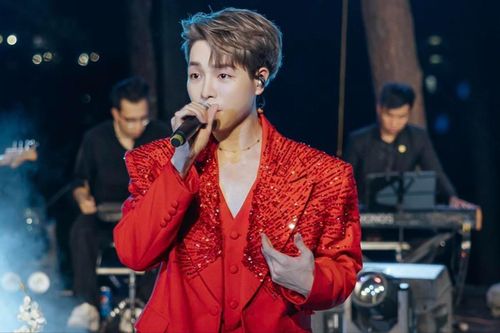 Hàng ngàn khán giả phản ứng mạnh trong màn trình diễn của Đức Phúc: Chuyện gì xảy ra?