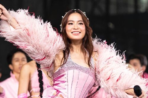 Được fan yêu cầu tiếp tục làm concert, Hoàng Thùy Linh phản ứng ra sao?