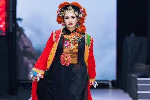 Thanh Lam làm vedette, cặp đôi 'Về nhà đi con' lần đầu diễn thời trang