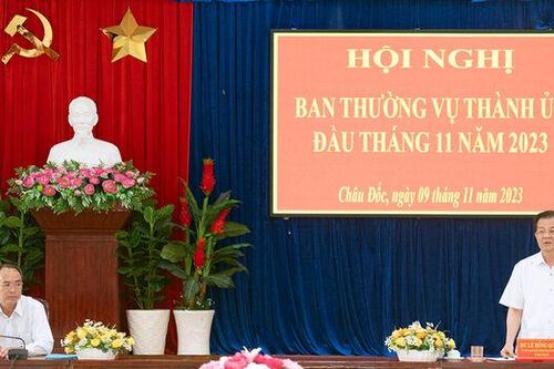 Bí thư Tỉnh ủy An Giang Lê Hồng Quang: TP. Châu Đốc tập trung phát huy hiệu quả các nguồn lực để phát triển nhanh và bền vững