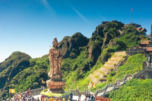 Linh thiêng lễ vía Quán Thế Âm Bồ Tát xuất gia tại Fansipan