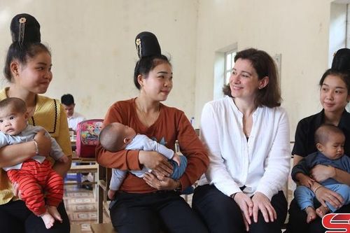 Thứ trưởng phụ trách đối tác vì đổi mới sáng tạo, Bộ các vấn đề toàn cầu Canada thăm huyện Thuận Châu