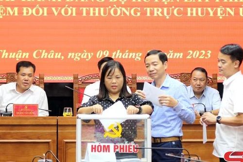 Thuận Châu lấy phiếu tín nhiệm đối với các đồng chí Thường trực Huyện ủy