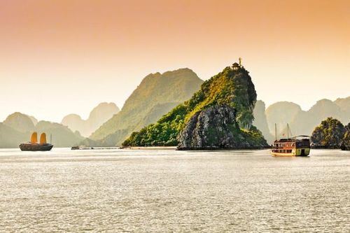Vịnh Hạ Long lọt top 51 điểm đến đẹp nhất thế giới