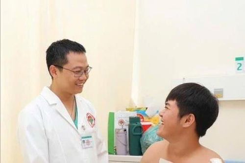 Cứu sống nam bệnh nhân 18 tuổi bị vết thương đâm thấu ngực