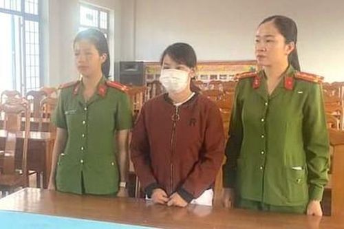 Bắt giam người phụ nữ xé biên bản vi phạm, tấn công CSGT