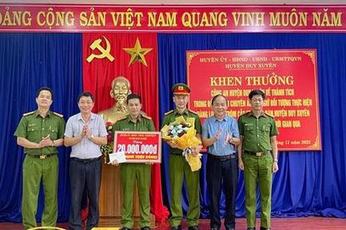 Khen thưởng Công an phá chuyên án, bắt giữ 'người nhộng' thực hiện hơn 30 vụ trộm