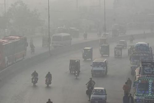 Hàng chục nghìn người Pakistan mắc bệnh do khói mù độc hại