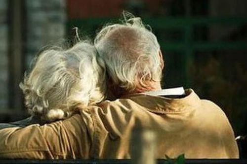 Gặp lại tình yêu từ thuở bé, cụ ông viết tiếp câu chuyện tình lãng mạn ở tuổi 80