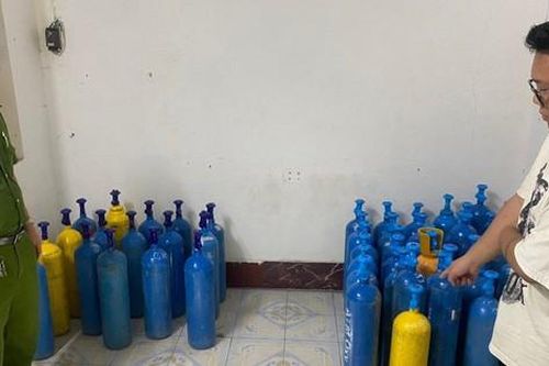 Phát hiện kho chứa 53 bình khí 'cười' tại Quảng Ninh