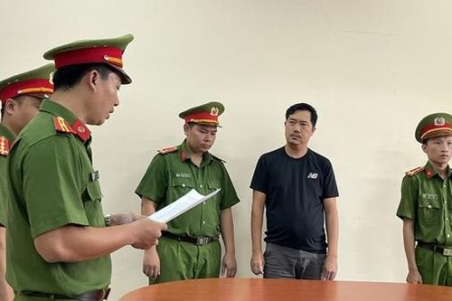 Nhiều vụ buôn lậu điện thoại với số lượng lớn được triệt phá như thế nào?