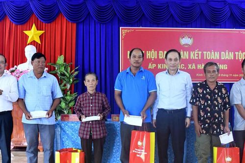 Tưng bừng Ngày hội Đại đoàn kết