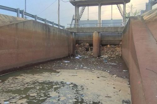 Hà Tĩnh: Kênh Ngàn Trươi 'kẹt cứng' rác thải