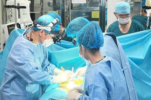 Hành trình kỳ diệu sửa lỗi nhịp tim cho trẻ sơ sinh