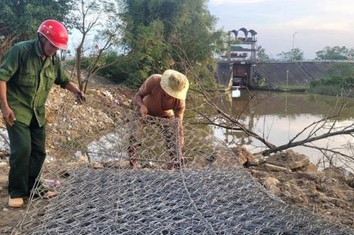 Hà Tĩnh: Cấp bách xử lý sạt lở bờ sông Minh