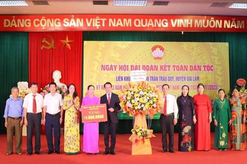 Chủ nhiệm UBKT Thành ủy dự Ngày hội Đại Đoàn kết tại Gia Lâm