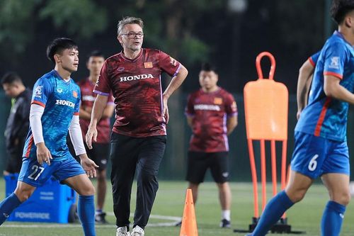 HLV Troussier: 'Ai không sẵn sàng có thể ra về, tôi cũng vậy'