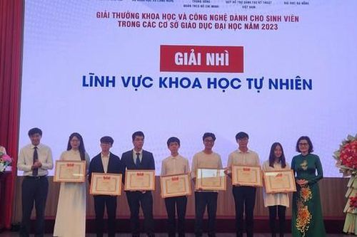 Trao giải thưởng khoa học công nghệ dành cho sinh viên năm 2023