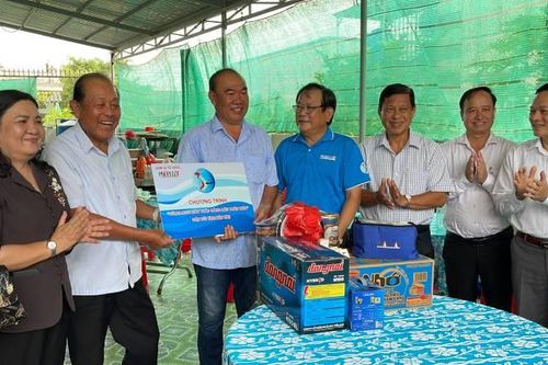 Triển khai chương trình 'Cùng ngư dân thắp sáng đèn trên biển' tại Bến Tre