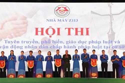 Sân khấu hóa thi tuyên truyền, phổ biến, giáo dục pháp luật ở Nhà máy Z113