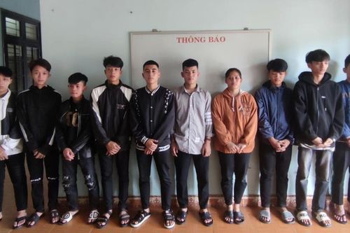 Khởi tố nhóm 'sửu nhi' xách hung khí đánh nhau