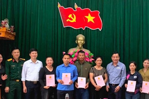 24 hộ dân vạn chài nhận giấy chứng nhận quyền sử dụng đất