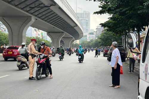 Hà Nội quyết liệt dẹp 'điểm nóng' vi phạm an toàn giao thông