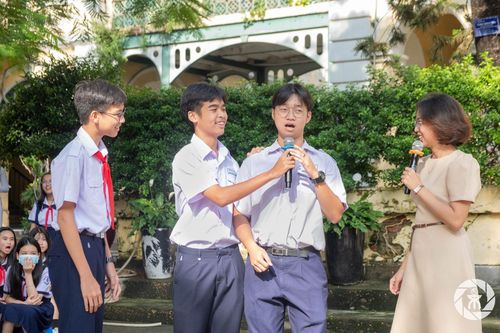 Kỹ năng sử dụng mạng xã hội: Thầy, trò đều phải học