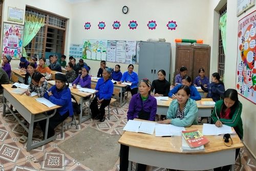 Tăng cường xóa mù chữ cho người dân ở Bình Gia, Lạng Sơn