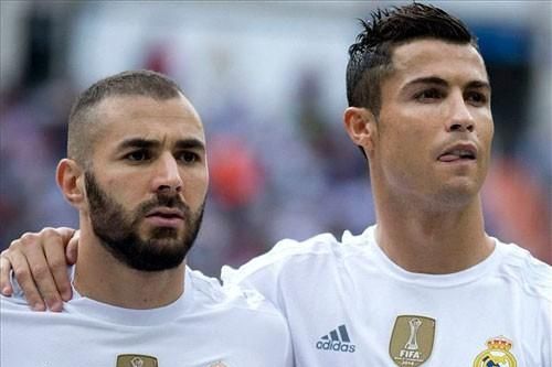 Ronaldo và Benzema tới Ngoại hạng Anh?