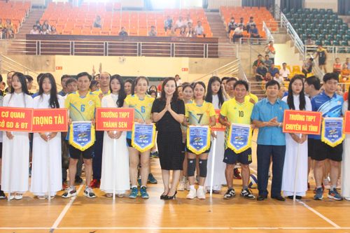 Khai mạc giải bóng chuyền ngành Giáo dục Hà Tĩnh