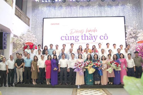 Ấm áp nghĩa tình chương trình 'Đồng hành cùng thầy cô'