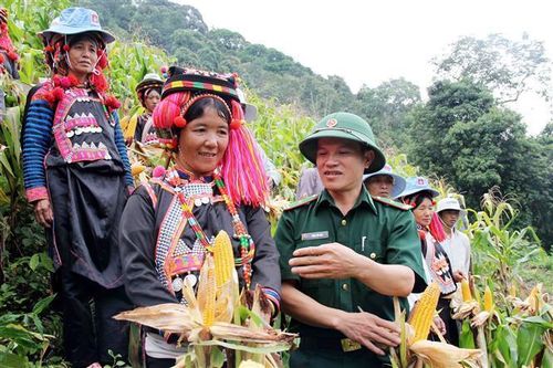 Xây dựng, củng cố khối đại đoàn kết toàn dân tộc ở khu vực biên giới