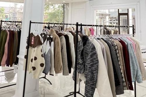Chủ shop thời trang ở miền Bắc 'méo mặt' vì mùa đông đến trễ