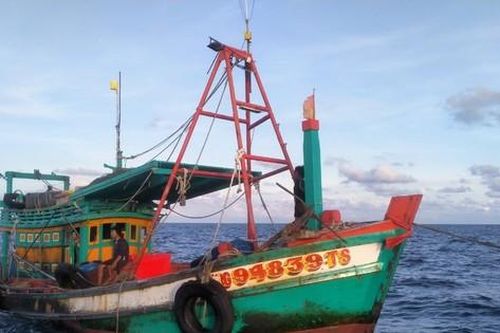Ngư dân Kiên Giang bị nhóm người lạ tấn công bằng bom xăng, đạn chì trên biển
