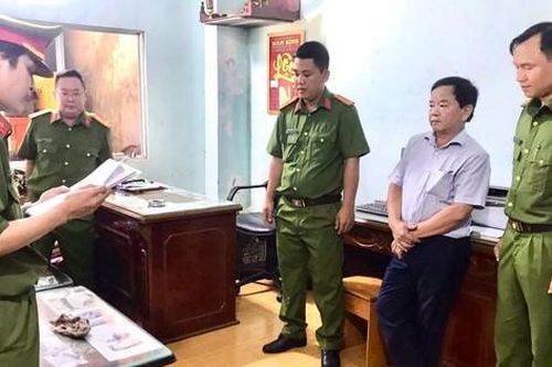 Hai cán bộ sở ở Cà Mau bị bắt tạm giam