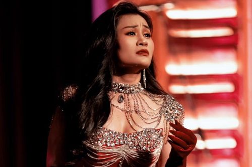 'Tôi không tưởng tượng được một ngôi sao lại có thể ôm vali ra sân bay như vậy'
