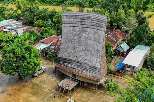Làng văn hóa du lịch cộng đồng bên dòng sông Đăk Bla