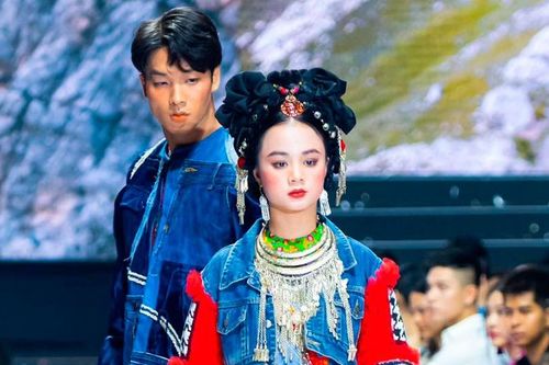 Bé gái 12 tuổi tái hiện cảnh cướp vợ theo phong tục, nhiều người bất ngờ