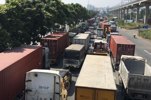 TP.HCM chính thức xử phạt 'nguội' xe quá tải