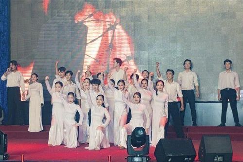 Thành phố Hồ Chí Minh: Sôi động đêm diễn 'Hành trình bài ca sinh viên'