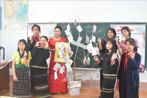 Ngày Nhà giáo Việt Nam 20/11: Cô giáo vùng xa tận tụy với học sinh