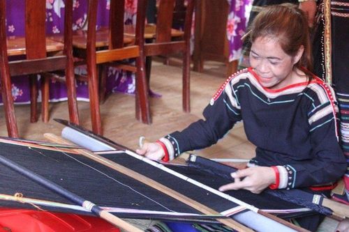 Bảo tồn nghề dệt thổ cẩm của người Ê Đê