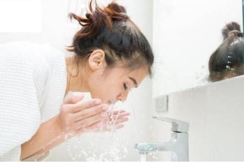 90% người lớn có nó! 'Loại bọ ve' này giao phối rầm rộ trên khuôn mặt: rửa mặt cũng vô ích