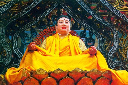 'Phật Tổ Như Lai' của Tây Du Ký: Tuổi 84 tóc bạc trắng, đi lại run rẩy, cần người dìu đỡ gây xót xa