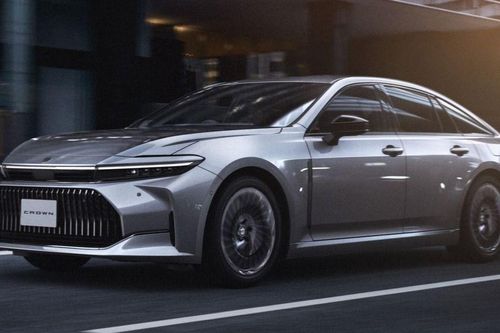 Toyota giới thiệu mẫu Crown RWD cho thị trường Nhật Bản