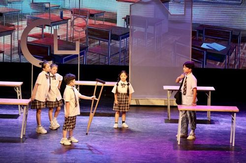 Công diễn 'Viên Đá Ngũ Sắc' mạng lại 'lễ hội cảm xúc'